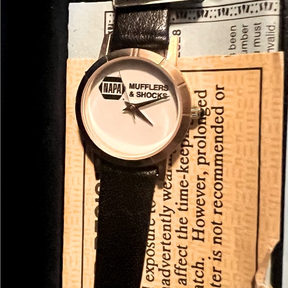 Brand New Genuine Leather Men’s & Women’s Watch Set - Picture 4 of 4